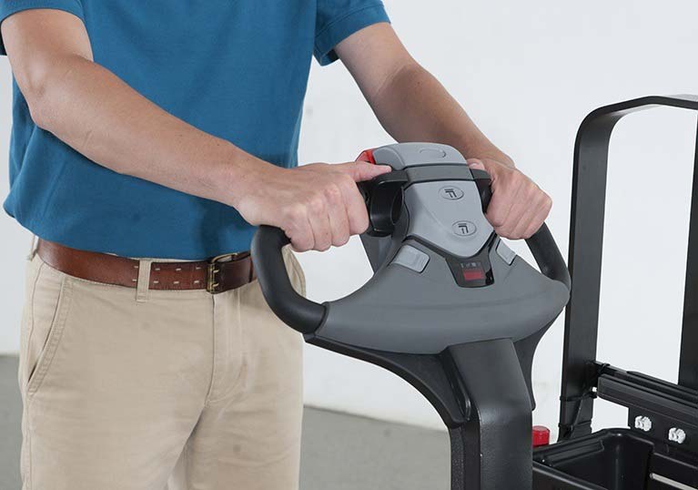 Raymond 8210 Walkie Pallet Truck